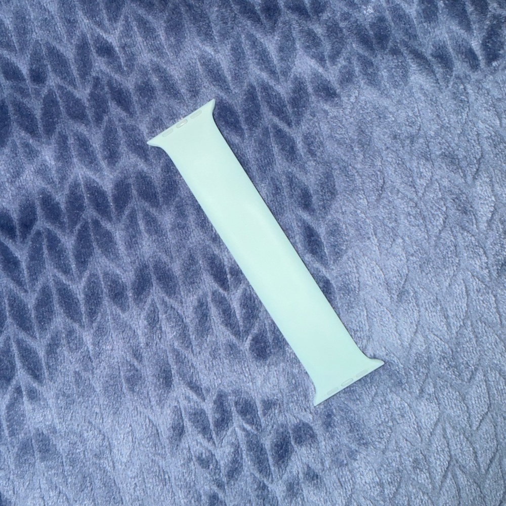 Apple Watch Solo Loop in Spearmint. 45mm in Size 3